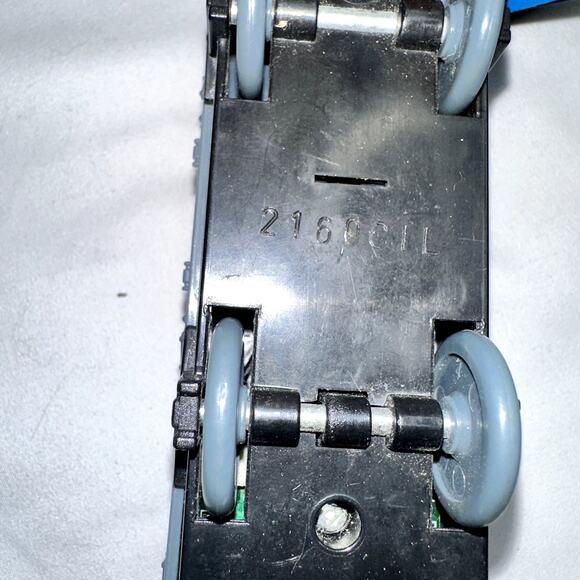 Thomas and Friends TrackMaster 2009 Thomas #1 Motorized Train with Tender Car - Picture 11 of 12